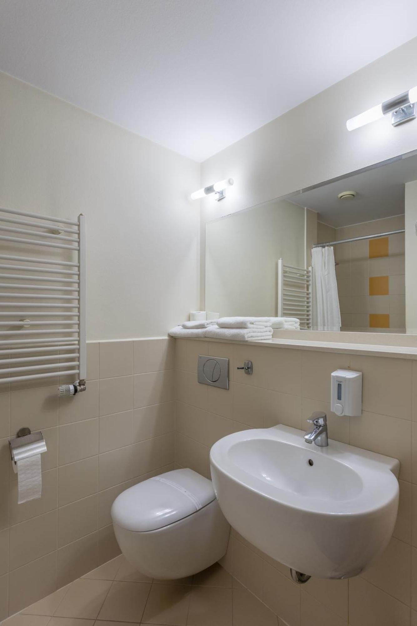 Hotel Orange Przeźmierowo Dış mekan fotoğraf