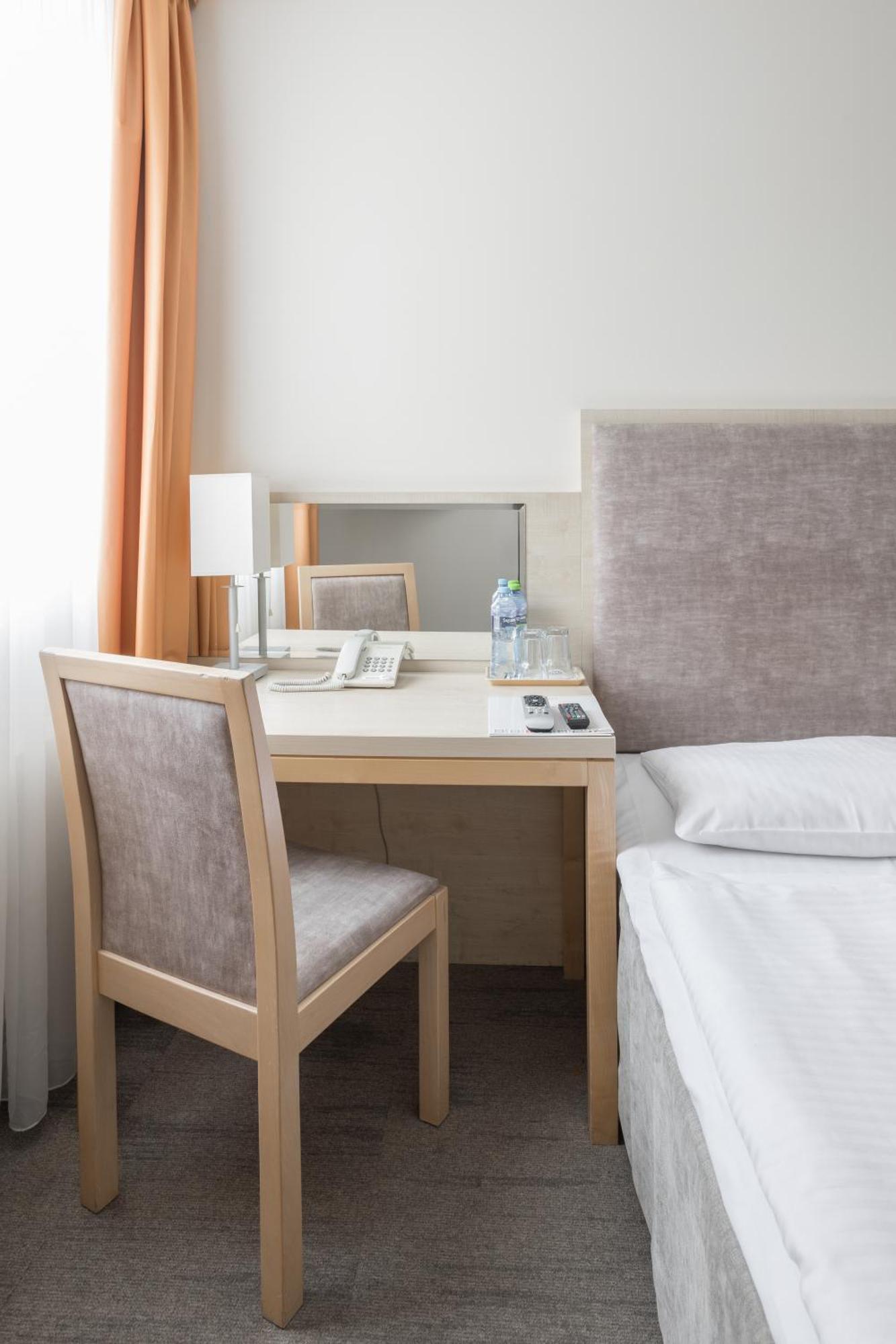 Hotel Orange Przeźmierowo Dış mekan fotoğraf